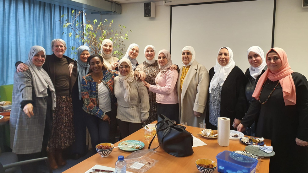 Een groepsfoto van de vrouwen tijdens een bijeenkomst