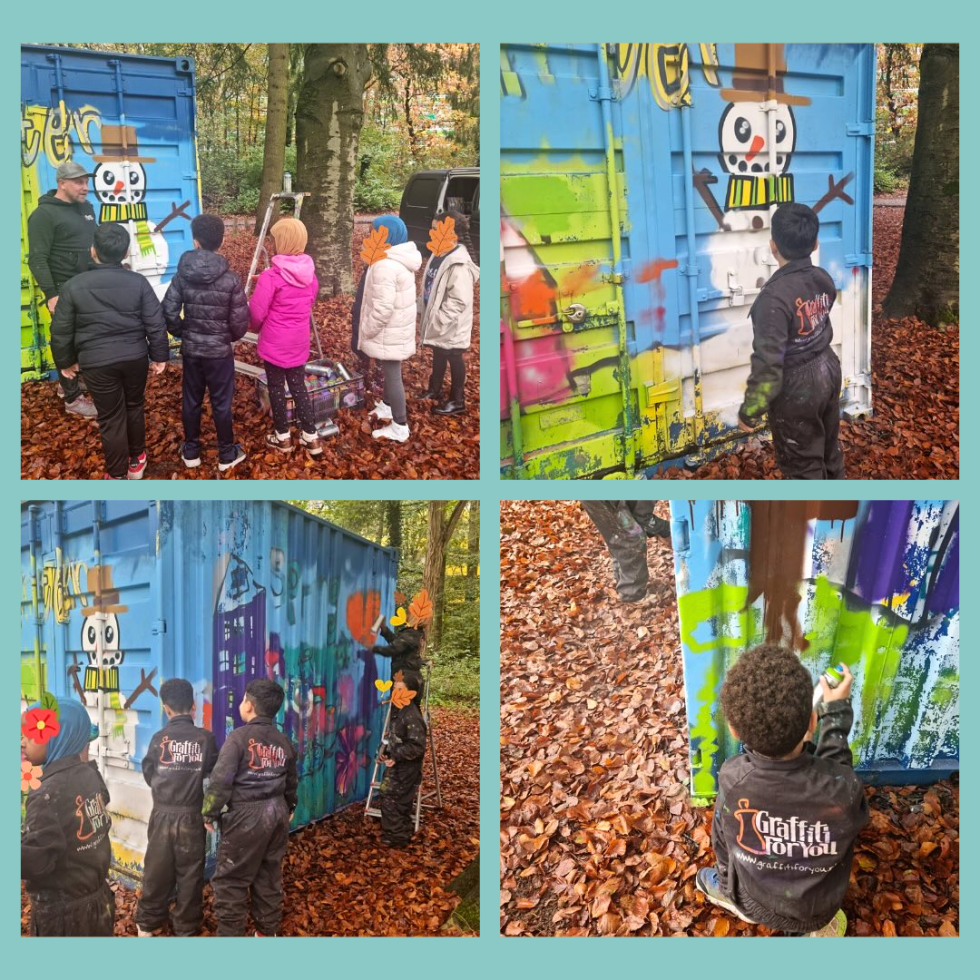 4 foto's van kinderen uit de buurt die een graffiti workshop krijgen bij de sportcontainer in het park