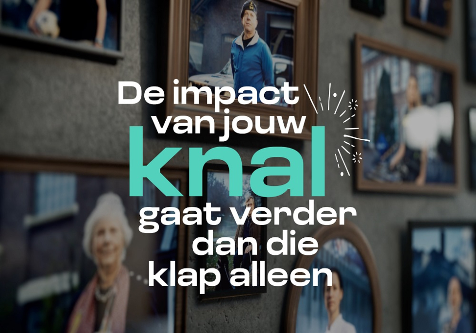 Foto voor de jaarwisselingscampagne van de gemeente Zeist. Met fotolijstjes van mensen op de achtergrond en op de voorgrond de tekst: 'De impact van jouw knal gaat verder dan de klap alleen'.